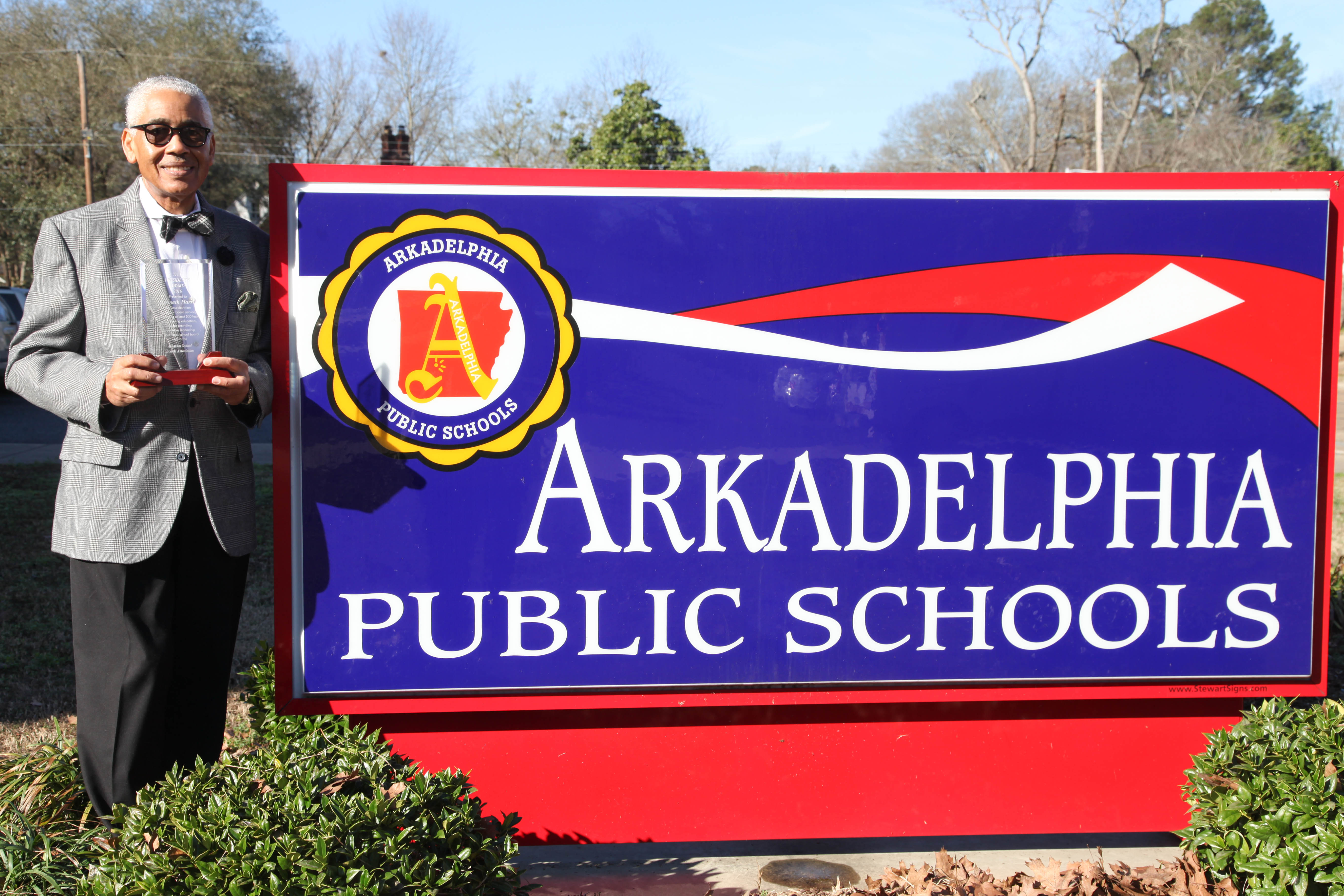 Dr. Kenneth Harris receives President’s Award from Arkansas School Boards Association